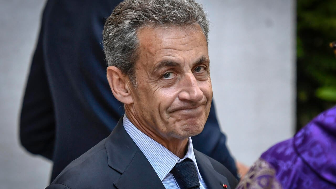 تجريد نيكولا ساركوزي من وسام جوقة الشرف