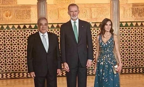 Le roi d’Espagne charge Larbaoui de transmettre ses salutations et de dire toute son estime au président de la République