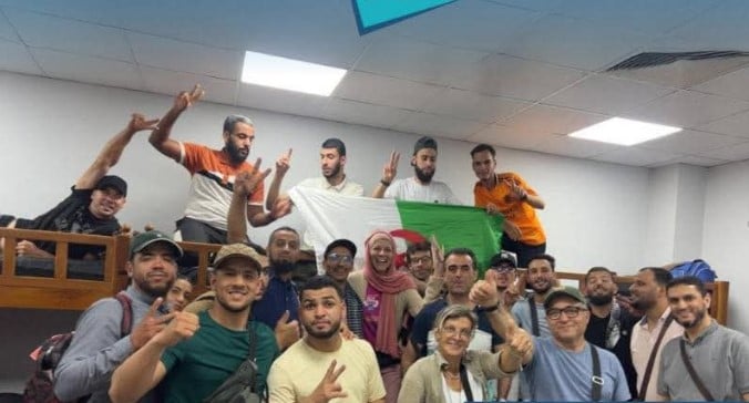 فيديوهات تفضح المستور.. هكذا تم ترحيل جزائريين من القاهرة بعد احتجازهم لساعات