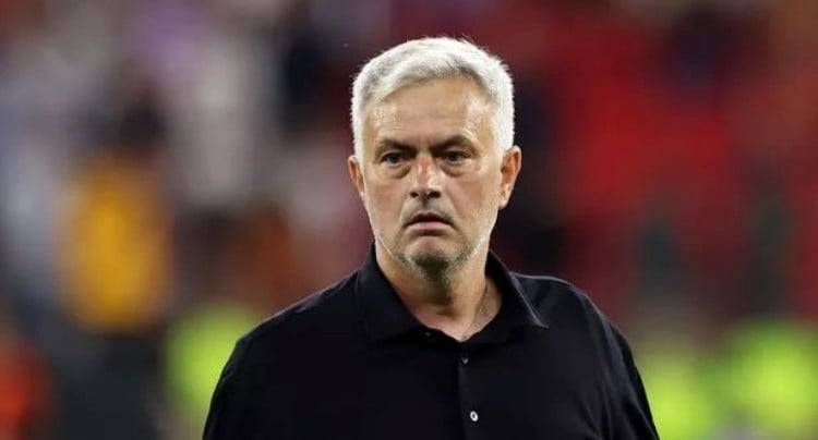 لِهذا السبب رُفض ملف مورينيو لِتدريب منتخب إيطاليا