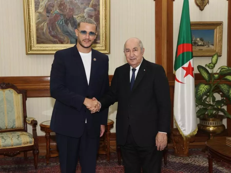 Le président de la République reçoit la star algérienne internationale DJ Snake