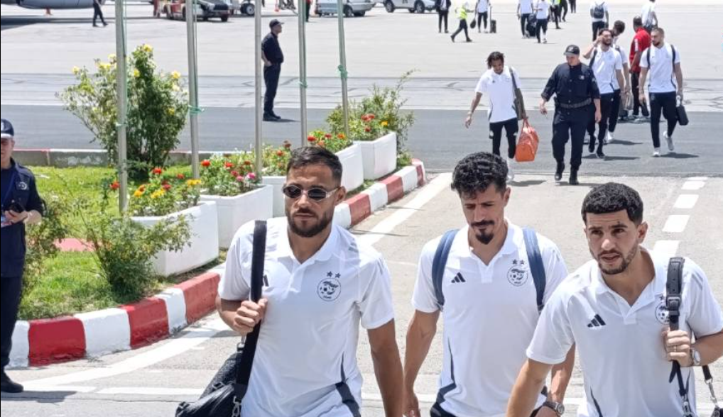 بالصور.. المنتخب الوطني يحل بقسنطينة تحسبا لمواجهة رواندا