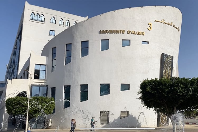 كلية علوم الإعلام والاتصال ستشهد دخولا جامعيا رقميا بامتياز