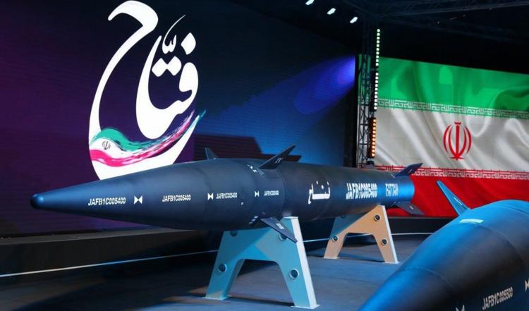 إيران تدك معاقل الصهاينة بصواريخ “فتّاح”.. وهذه رسالتها لترامب