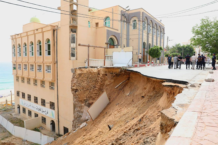انزلاق أرضي خطير في عين الترك بوهران