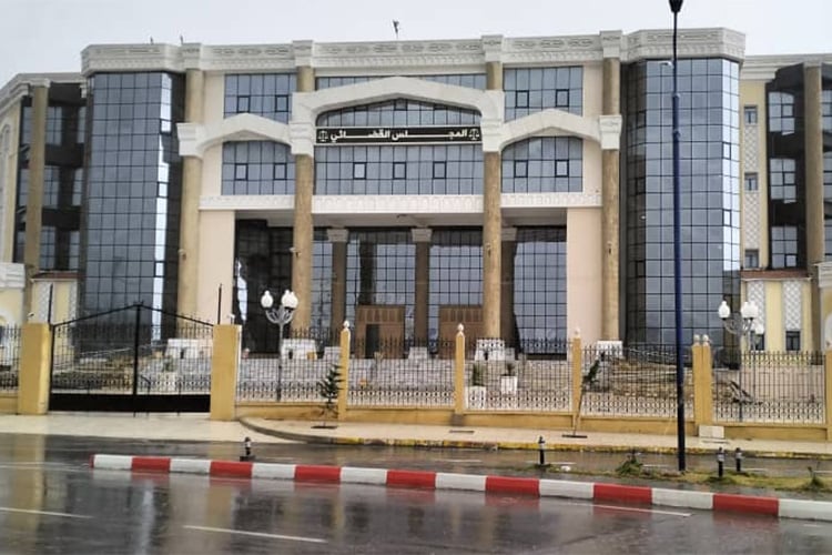 شاب يعتدي على سبعيني ويسلبه منحة التقاعد