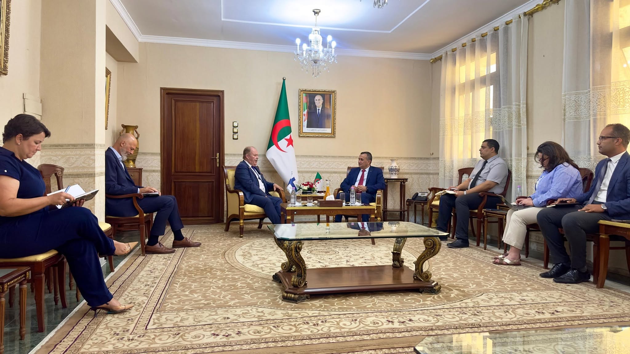 مباحثات جزائرية-فلندية حول تكنولوجيا الإعلام والاتصال