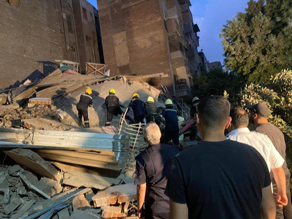 خلال أقل من ساعة.. ضحايا ومصابين في انهيار عقارين بالقاهرة