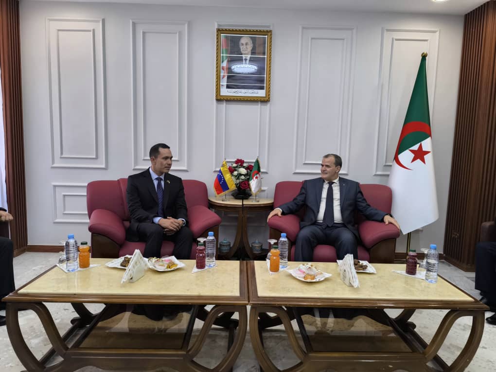 رزيق يستقبل نظيره الفنزويلي