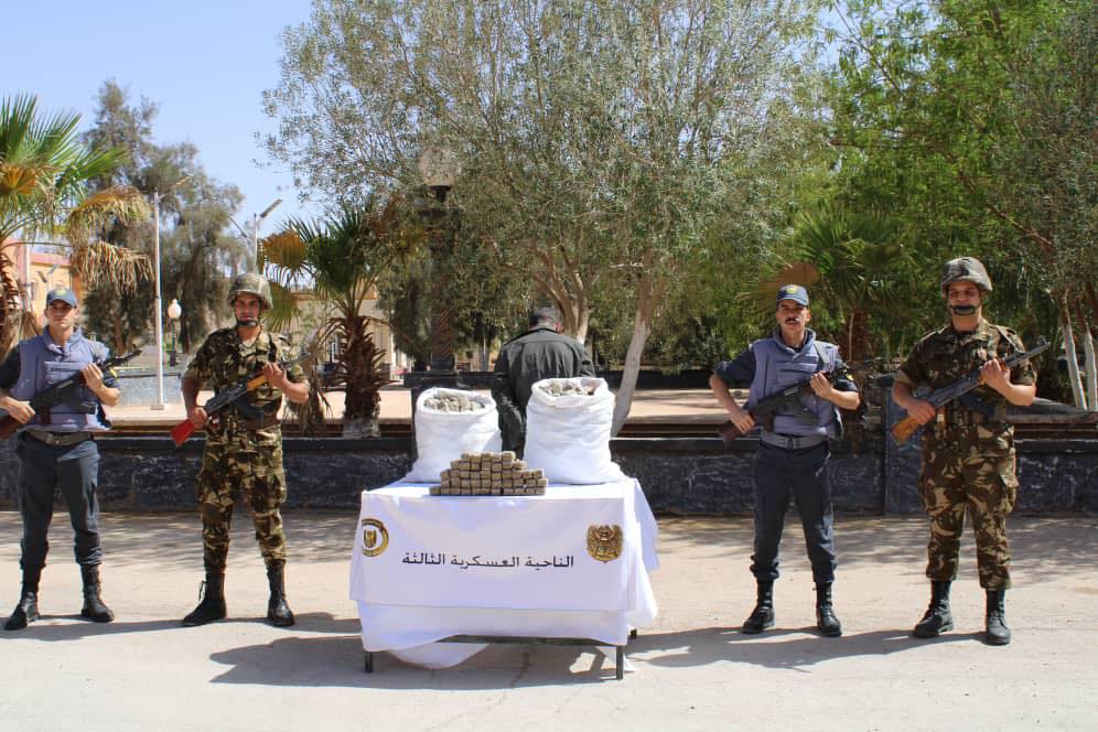 جمارك بشار تحبط تهريب أزيد من 63 كلغ من الكيف المعالج