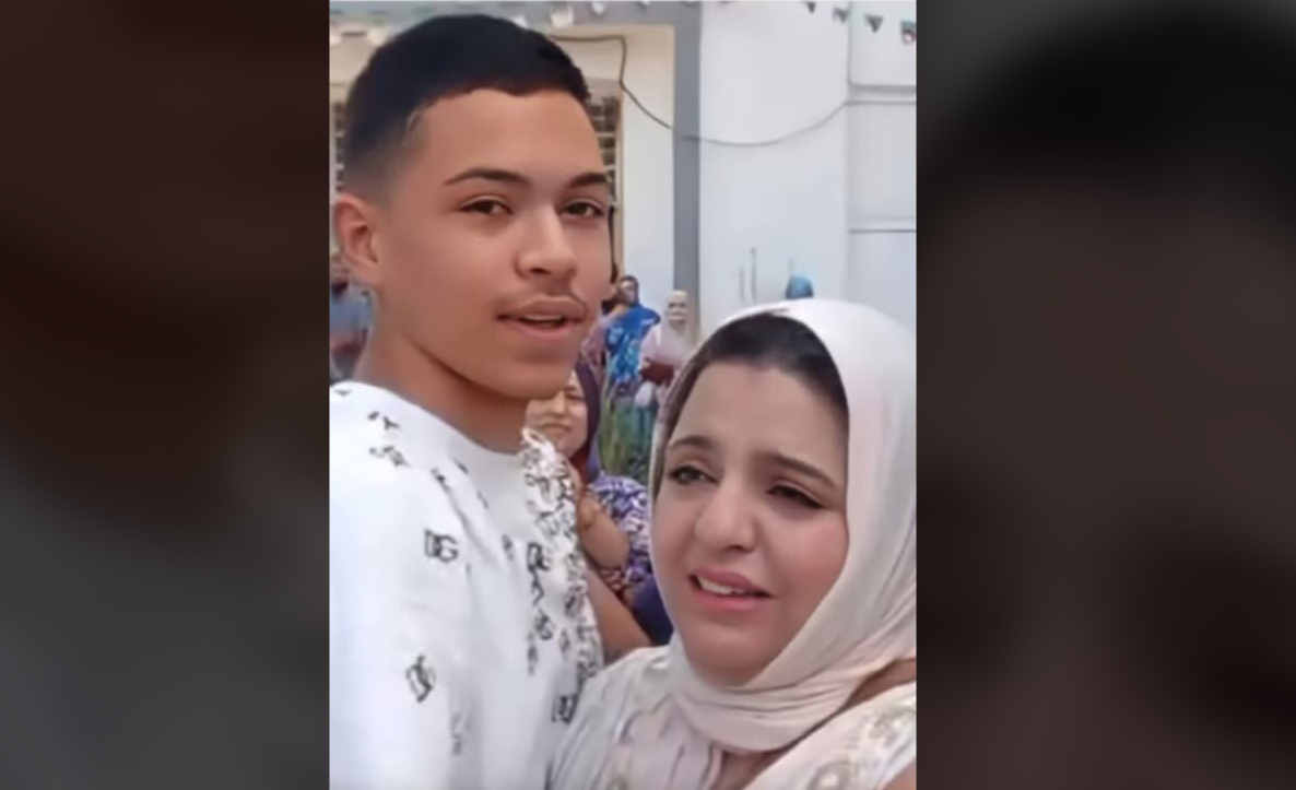 فيديو مؤثر لأم جزائرية تبكي فرحا.. ما القصة؟