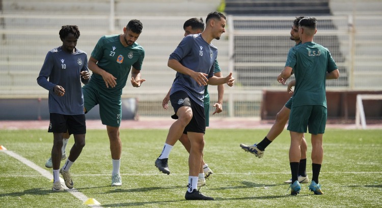 مدرب سطيف يبدأ عمله مع تسريح 12 لاعبا
