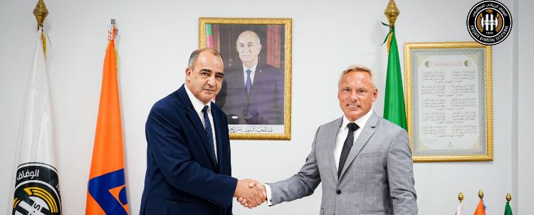 رسميا.. المدرب الجديد للوفاق يمضى عقده