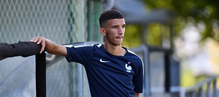 لاعب مغترب يُوجّه رسالة إلى بيتكوفيتش