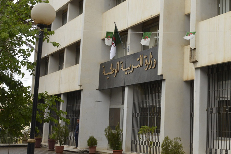 كل شيء عن الدخول والخروج الولائي للإداريّين بالمدارس