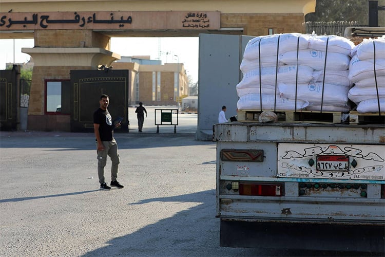 القطاع بحاجة إلى 600 شاحنة يوميا.. مساعدات محدودة تدخل غزة