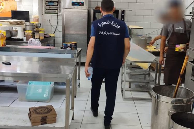 مواد فاسدة تغزو موائد الجزائريين والرقابة تطارد “عديمي الضمير”