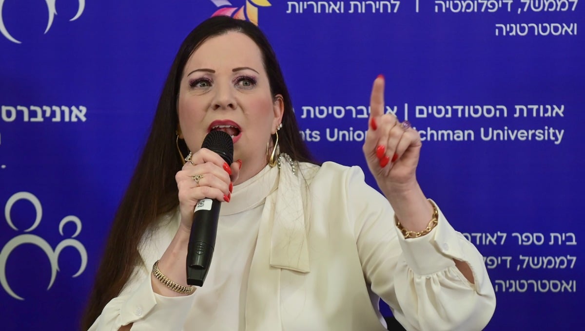 بالفيديو.. “حمّالة الحطب الصهيونية” تحرّض على قتل ما تبقى من سكان غزة!