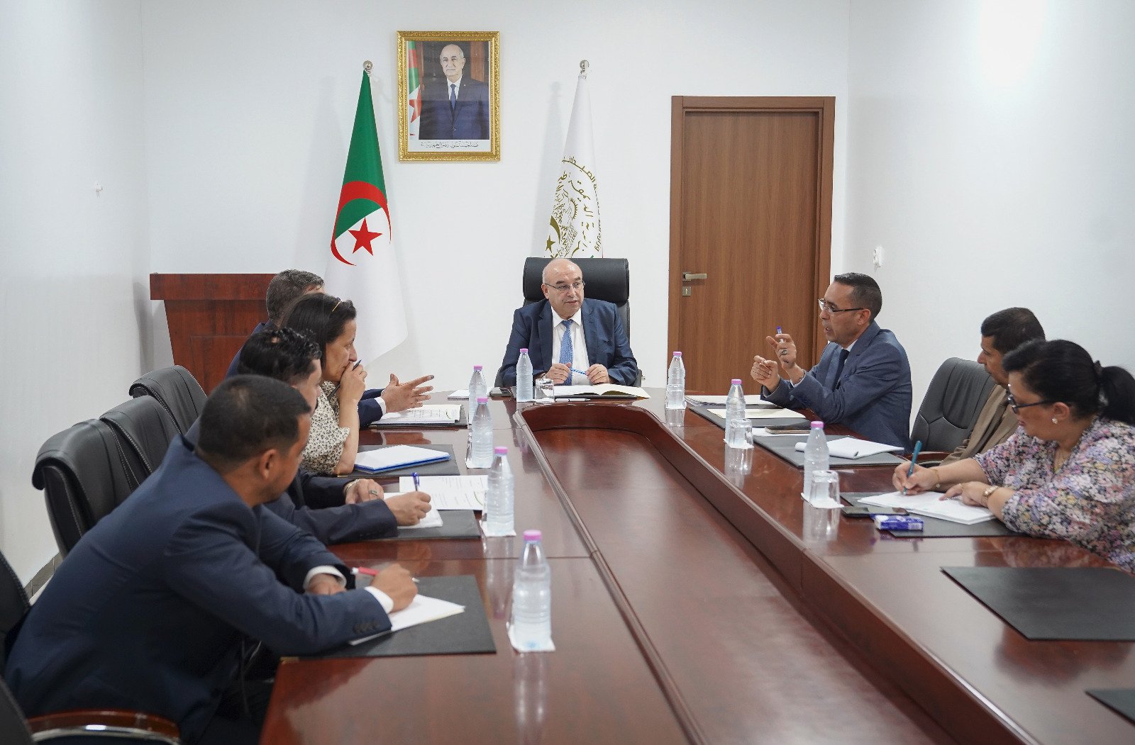 الوزير قويدري يبحث تموين الصيدليات مع نقابة الصيادلة الخواص