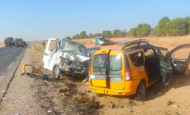سعيدة.. 4 وفيات في حادث اصطدام بين سيارة أجرة وشاحنة