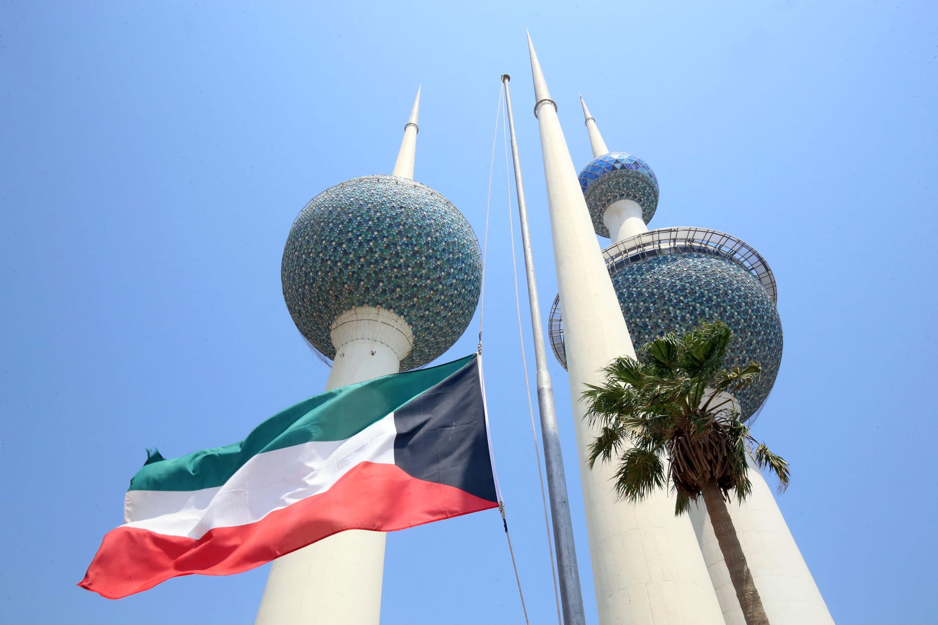 عطاف يتلقى اتصالا هاتفيا من نظيره الكويتي