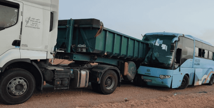 Djelfa: 26 blessés dans une collision entre un bus et un camion à Tadimt