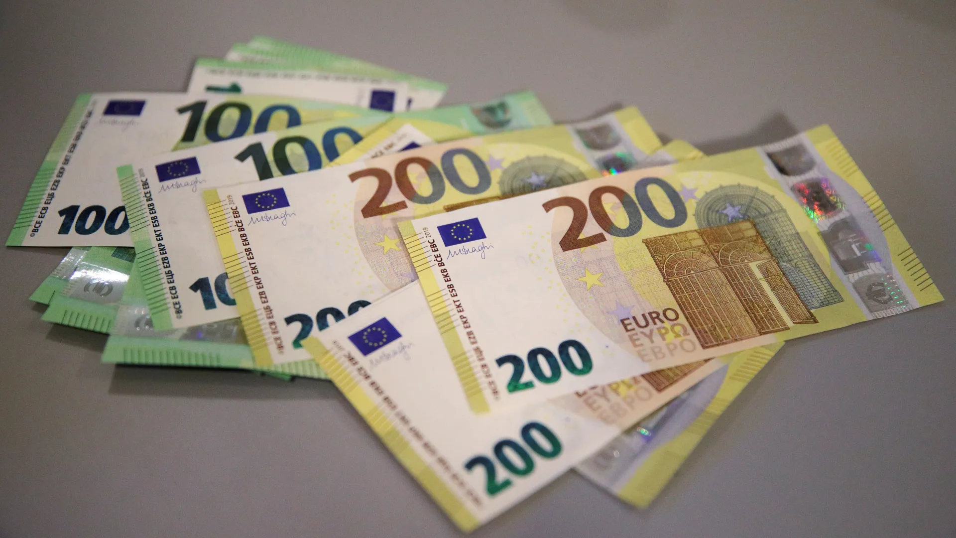ضبط أوراق نقدية مزوّرة بقيمة تفوق 1.8 مليون يورو في الشلف
