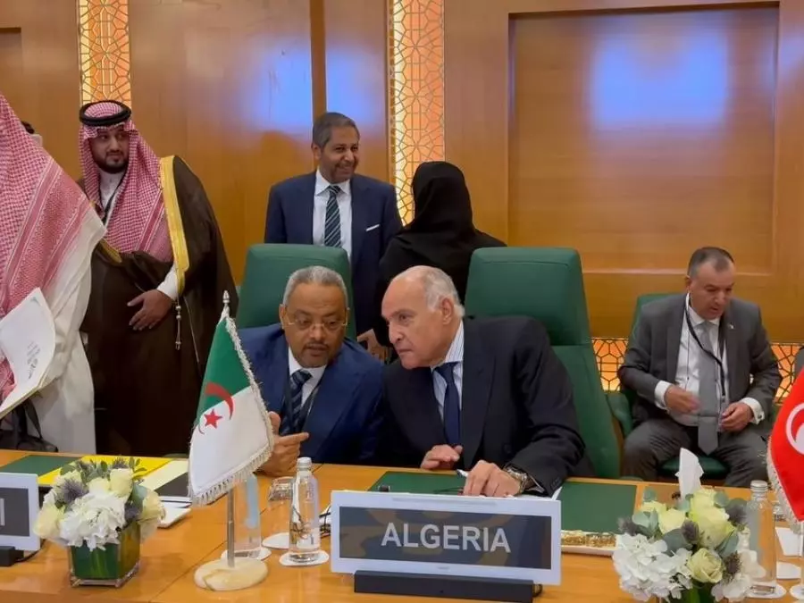 عطاف يشارك في اجتماع استثنائي بجدة لبحث تطورات القضية الفلسطينية