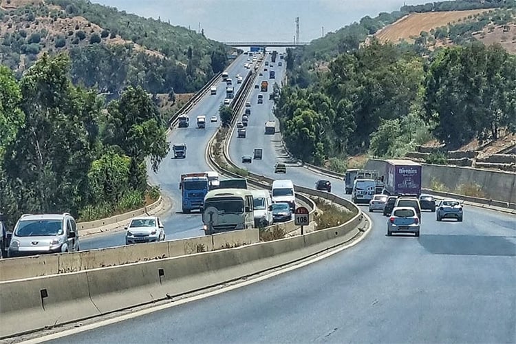 9 إجراءات لمنع حوادث المرور عبر الطريق السيار شرق غرب