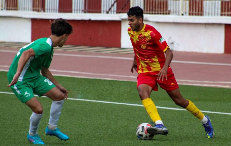 ماهي عقوبة اللاعب الذي يُمضي لِنَاديَين؟