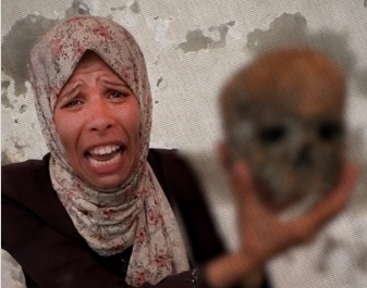 “هذا هو أبي”.. فلسطينية تمسك بجمجمة وعظام متفرقة!
