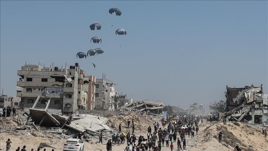 La Jordanie effectue 7 largages d’aide au-dessus de Gaza avec le soutien de plusieurs pays