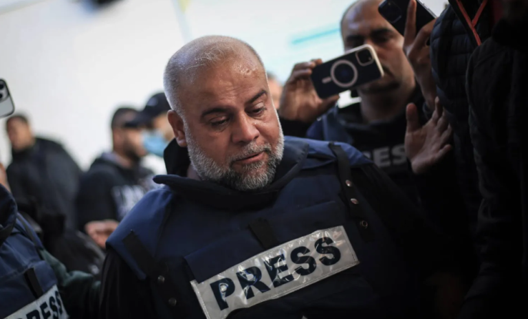 "يا لصعوبة قدرنا كصحفيين".. وائل الدحدوح يعلق على استشهاد رفقاء المهنة