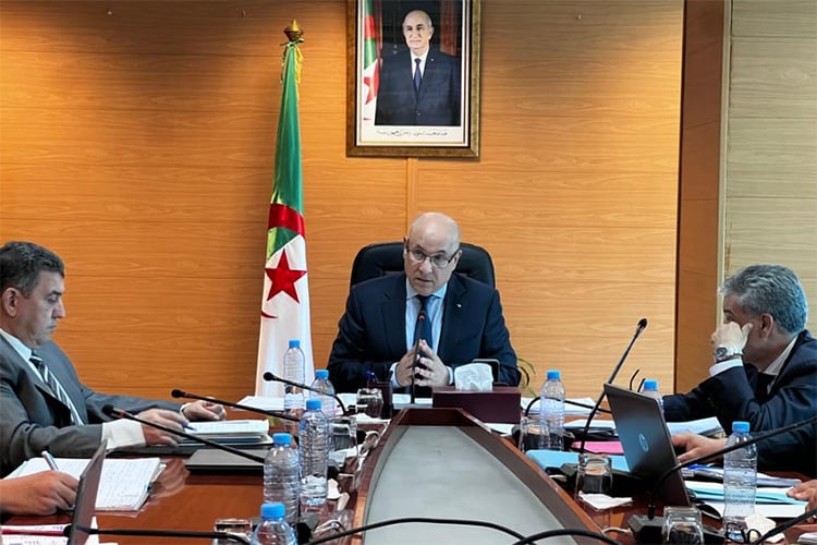 بيع الأدوات المدرسية مباشرة من المنتج والمستورد إلى تاجر التجزئة