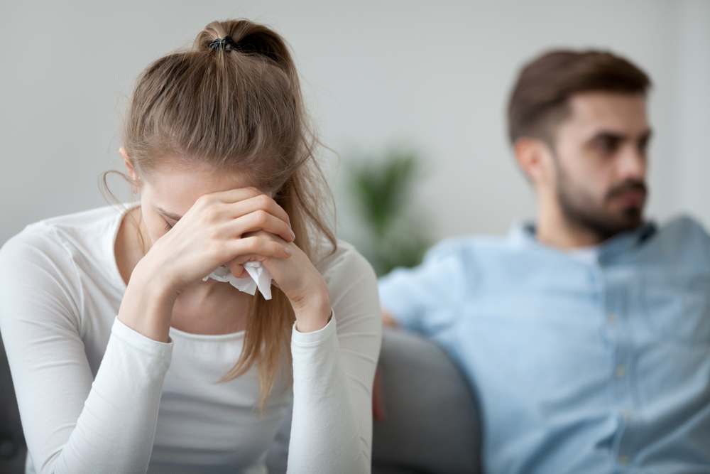 يسكنون مع بعض لا إلى بعض.. أزواج يتحولون إلى شركاء سكن!