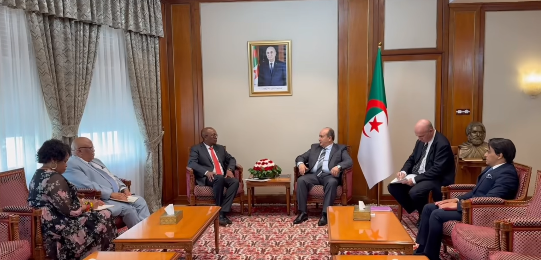 الجزائر وجنوب إفريقيا تؤكدان على الطابع المتميز لعلاقات الصداقة والتعاون التي تجمع البلدين