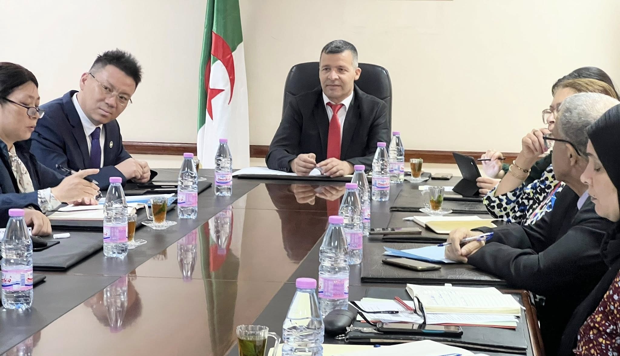 الشركة الصينية “Asia Potash” مهتمة باستثمار أزيد من مليار دولار في مجال الفوسفات في الجزائر