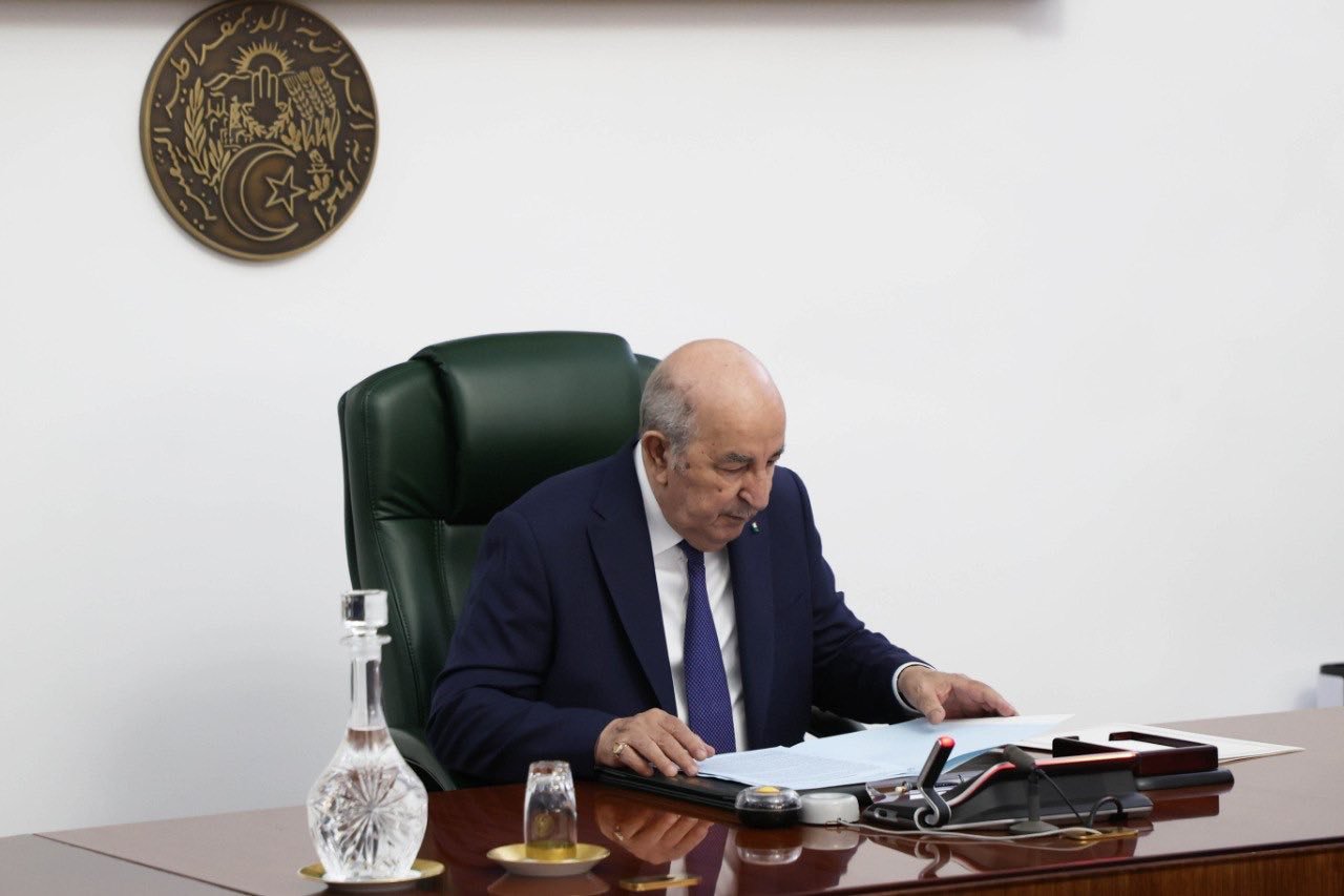 الرئيس تبون يعقد اجتماع عمل حول تحضيرات افتتاح معرض التجارة البينية الإفريقية (فيديو)