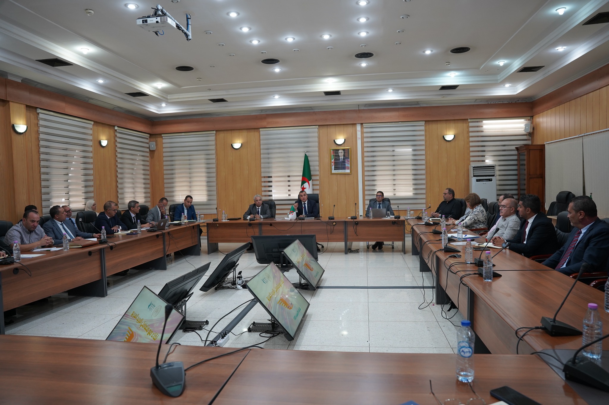 زروقي يدعو شركات البريد السريع إلى توسيع شبكاتهم لتشمل جميع ولايات الوطن