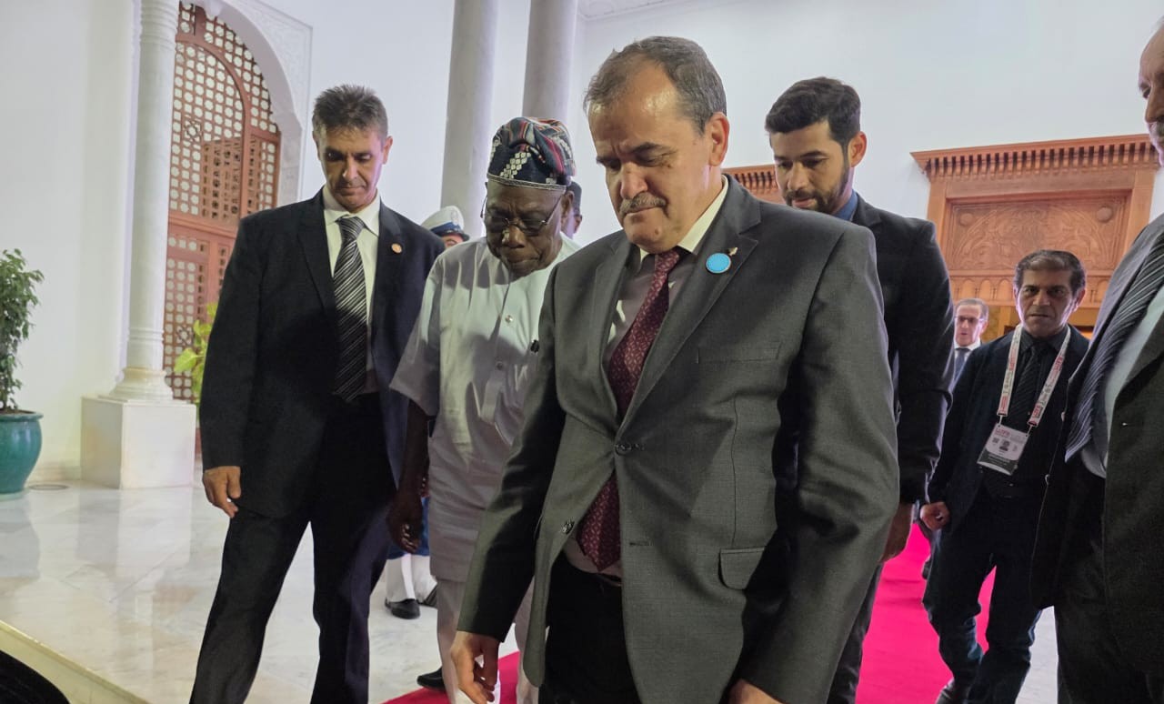 رزيق يودع الرئيس النيجيري الأسبق أوباسانجو