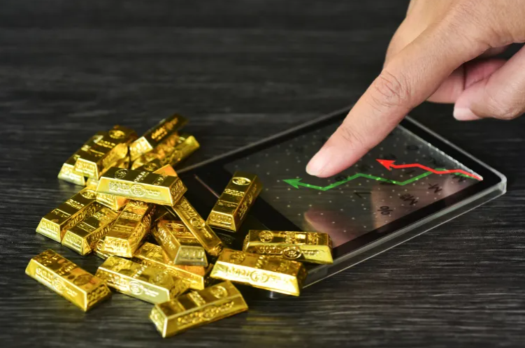 الذهب يرتفع ويسجّل مستويات قياسية جديدة