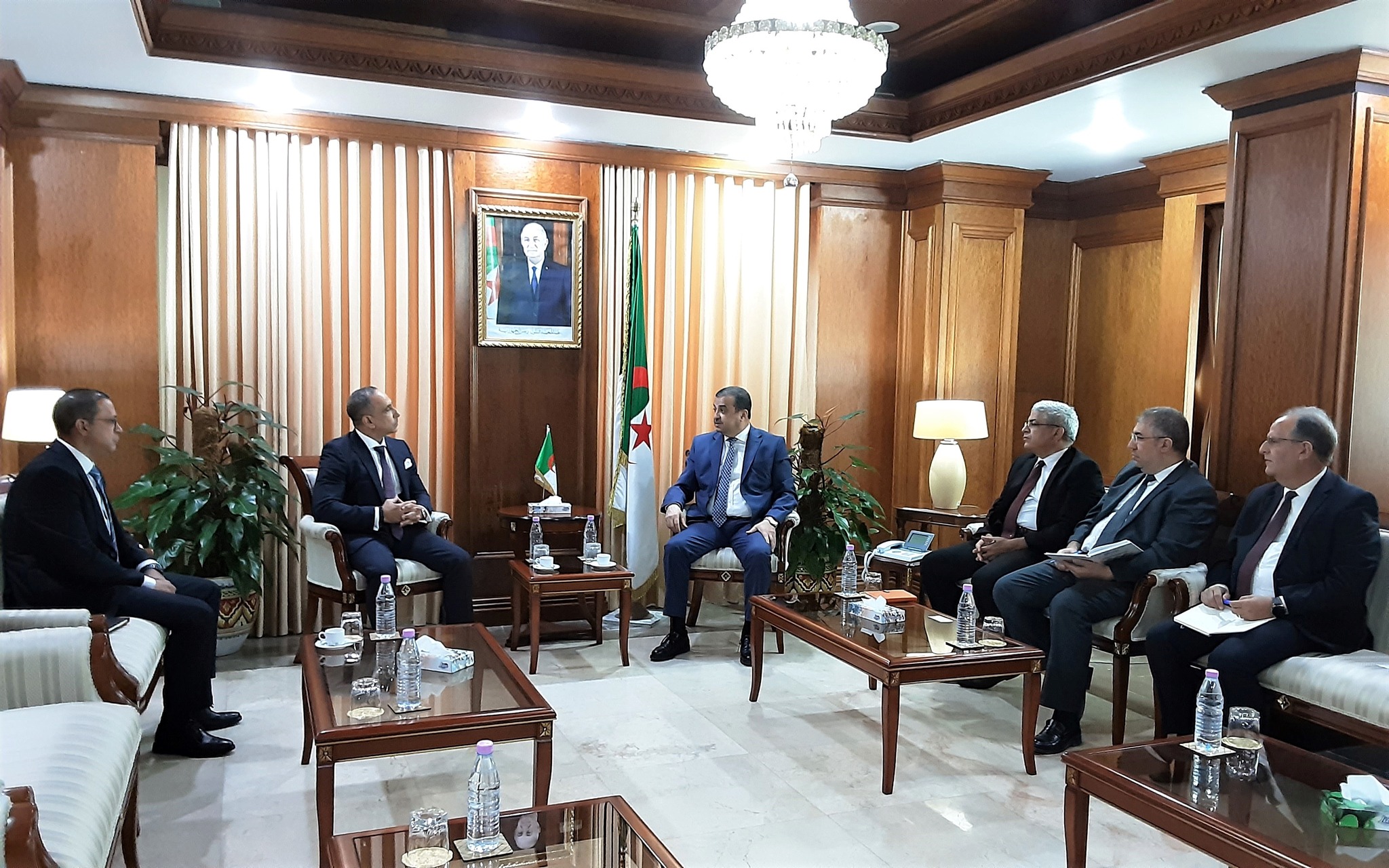 تفاصيل مباحثات عرقاب مع نائب رئيس “هاليبرتون” العالمية