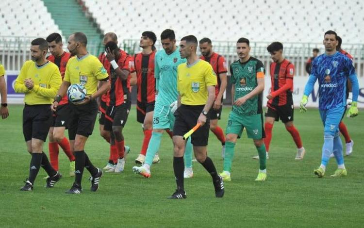 الفريق الذي يُصرّ على عدم تغيير اللباس.. ماهي عقوبته؟