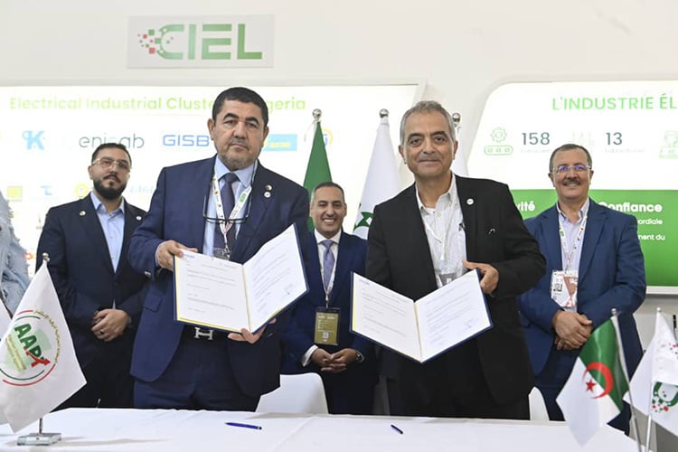 صفقة بنصف مليار دولار لتصدير المعدات الكهربائية الجزائرية إلى غرب إفريقيا
