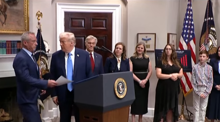 لماذا حثّ ترامب النساء الحوامل على تجنب هذا الدواء؟