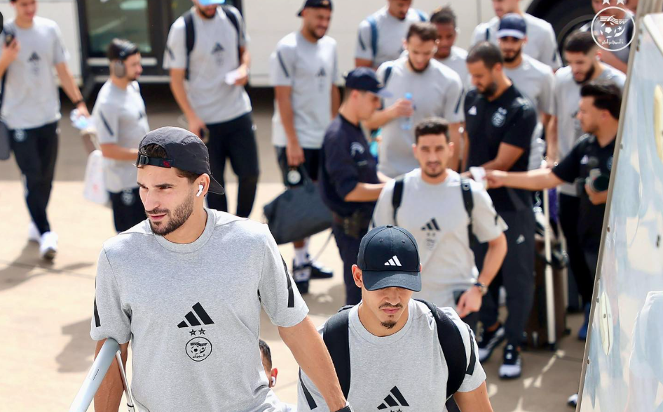 بالصور.. بعثة “الخضر” تغادر نحو الدار البيضاء تحسبا لمواجهة غينيا