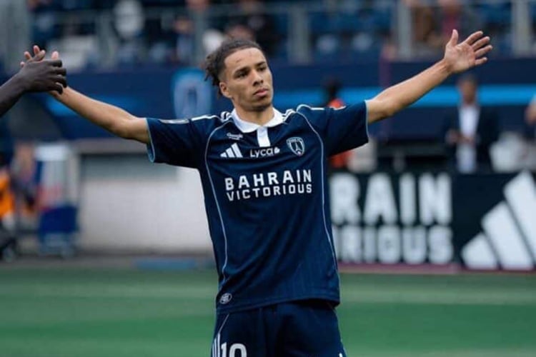 إيلان قبّال نجم في باريس في انتظار التأكيد مع المنتخب الوطني الجزائري