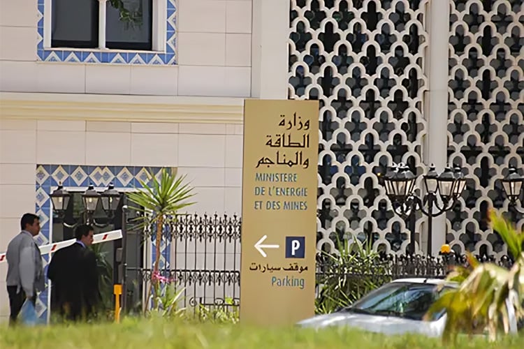 هذه دوافع ومزايا فصل الطاقة عن المحروقات والمناجم