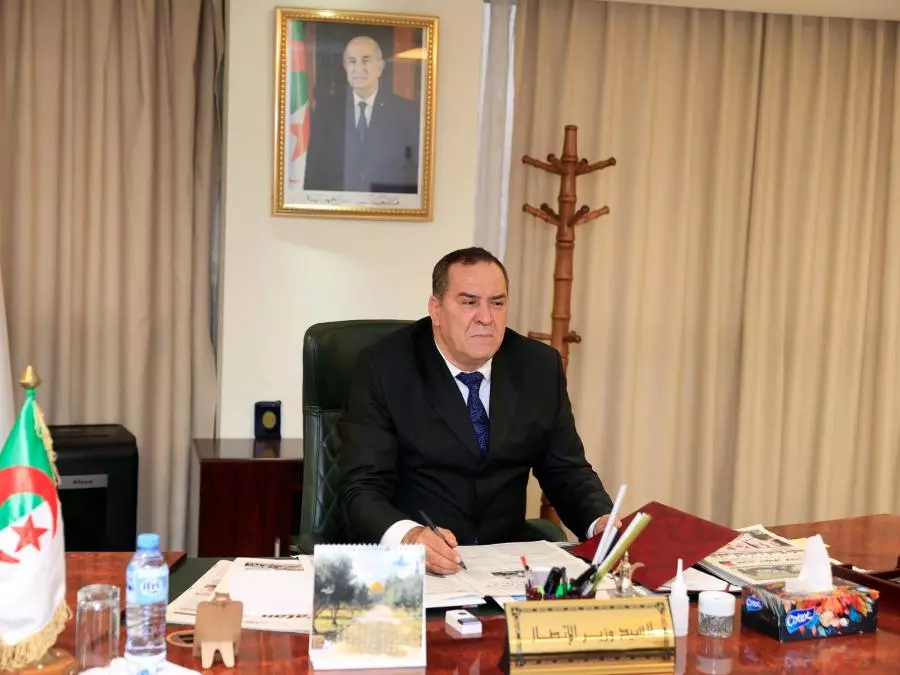 Le rêve de voir le commerce africain atteindre des niveaux élevés et l’Afrique devenir un continent intégré et prospère est né à Alger, a souligné le ministre de la Communication, Mohamed Meziane, dans une contribution publiée jeudi au quotidien El Moudjahid, au lendemain de la clôture de la Foire commerciale intra-africaine (IATF).  “Ce rêve est aussi celui du président de la République, M. Abdelmadjid Tebboune, qui prônait des solutions africaines aux problèmes africains, qui empêchent le comm
