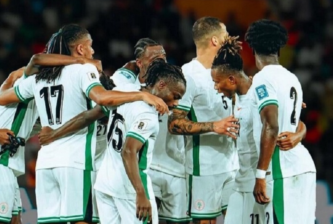 بالفيديو.. موقف محرج للاعبي منتخب نيجيريا عند الدخول لمواجهة جنوب إفريقيا